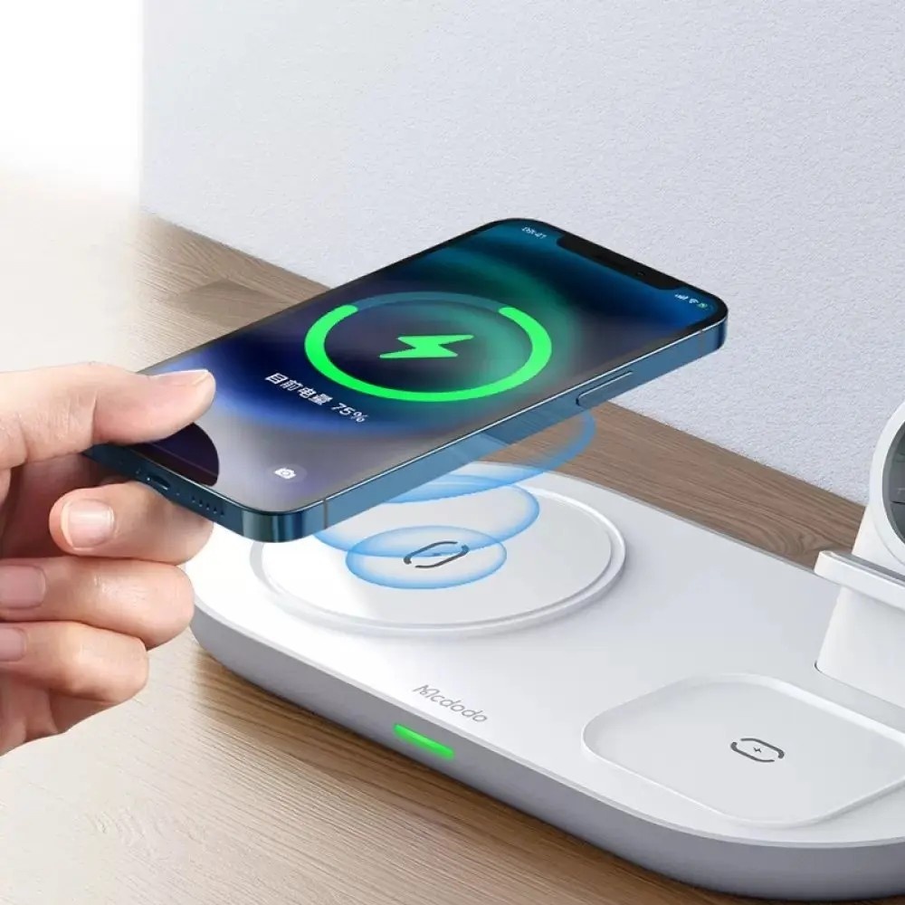Mcdodo CH-7060 3in1 15W Çoklu Magsafe Tws Kulaklık,Watch Saat ve Telefon Şarj Ünitesi-Beyaz - Görsel 3